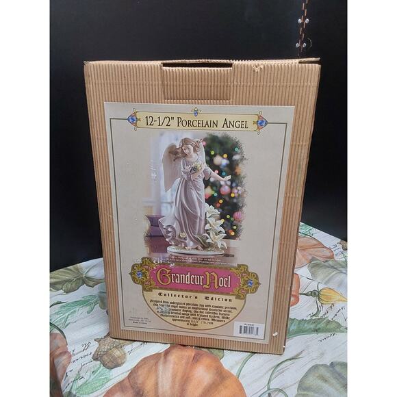 Grandeur Noel Collectors Angel porcelain with florals mint in Box Christmas - Picture 2 of 6